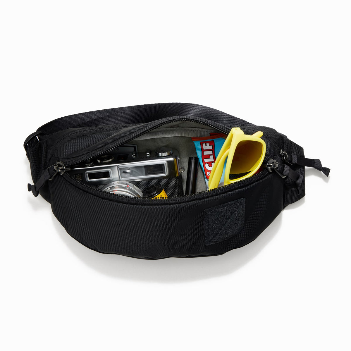 CIVIC Access Sling 2L in Solution Dyed Black - front access pocket CIVIC Access Sling 2L in Solution Dyed Black - front access pocket [13011c-SBK