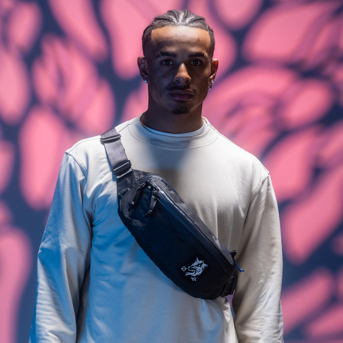 CIVIC Access Sling 2L in Black Magic - Ultra - worn on body as a sling by model