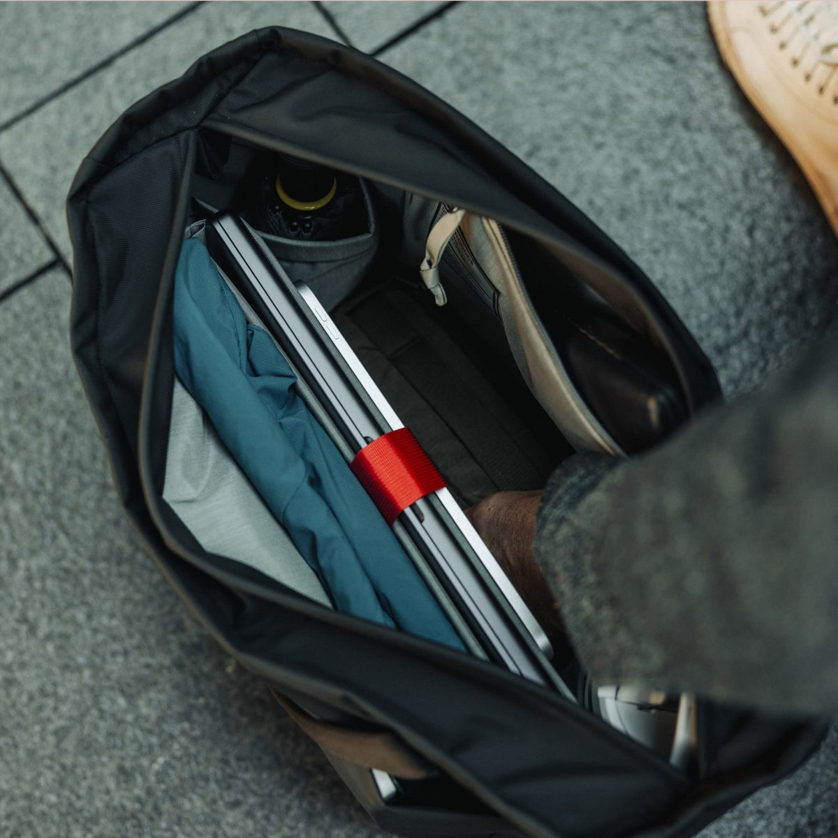 CIVIC Daily Tote 24L in Solution Dyed Black - CDT24 - wide opening, reaching in to grab CAP2 CIVIC Daily Tote 24L in Solution Dyed Black - CDT24 - wide opening, reaching in to grab CAP2 [13024a-SBK