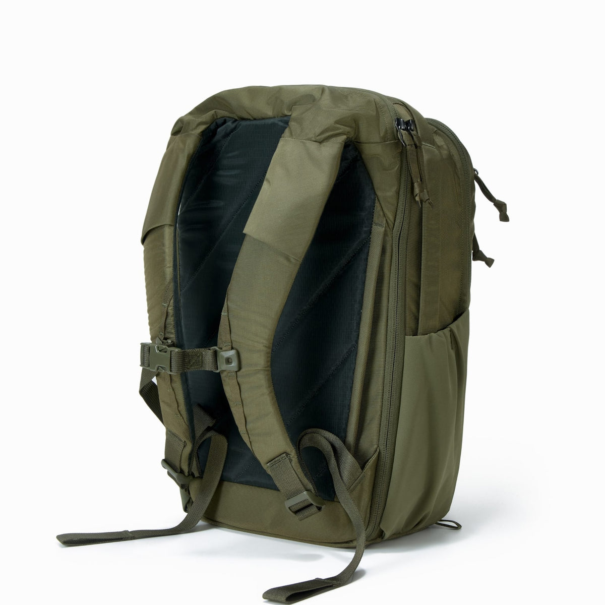 CIVIC Travel Bag 20L - OD Green - Quarter view of back panel CIVIC Travel Bag 20L - OD Green - Quarter view of back panel [13019c-ODG