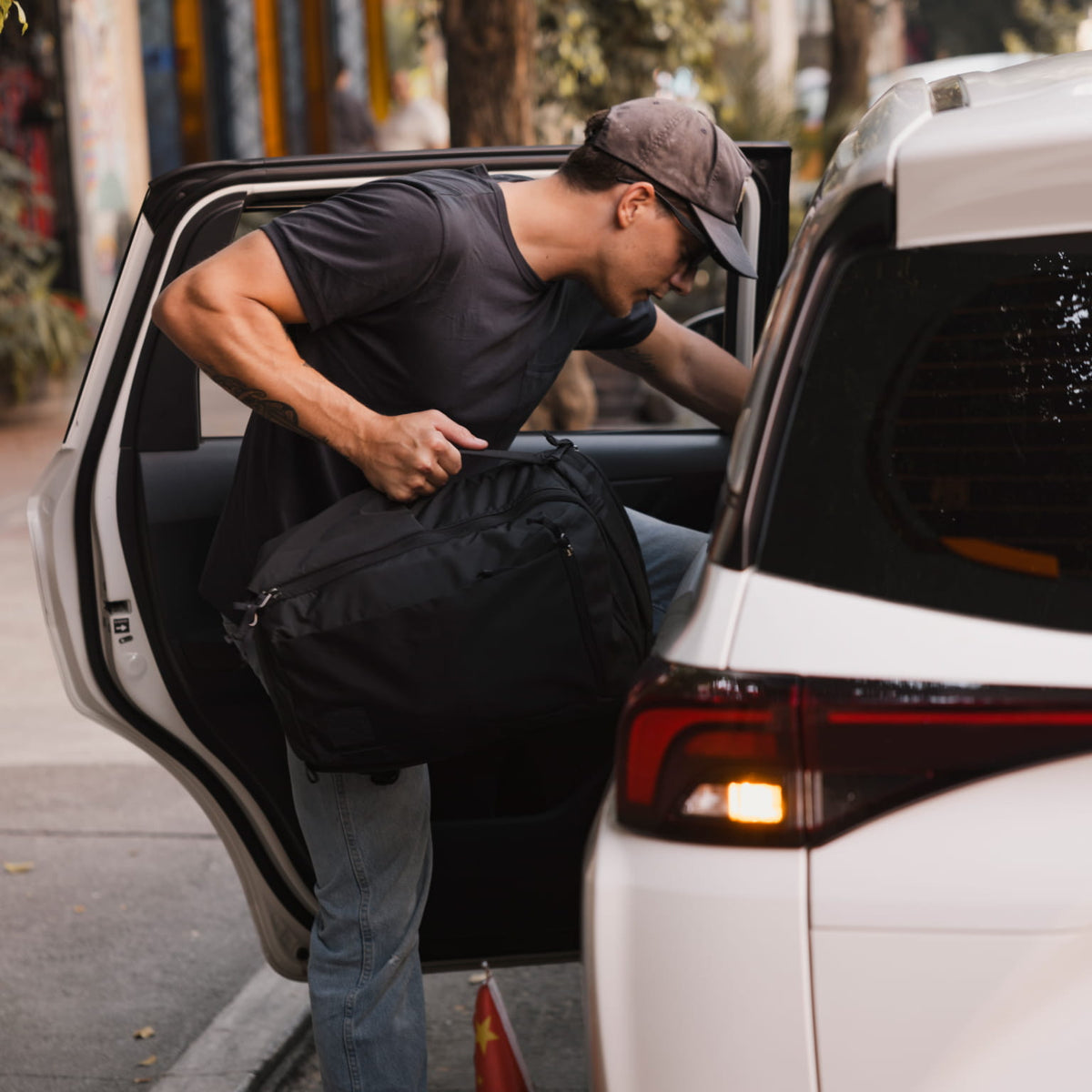 Side handle carry going into car CTB20L Side handle carry going into car CTB20L [13019c-SBK