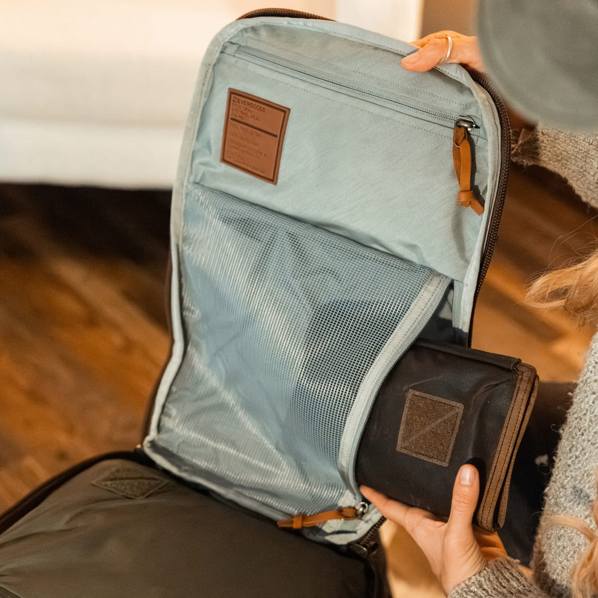 CIVIC Travel Bag 20L in Waxed Canvas - Waxed Tan - Panel Loading CIVIC Travel Bag 20L in Waxed Canvas - Waxed Tan - Panel Loading [13019cc-WTN
