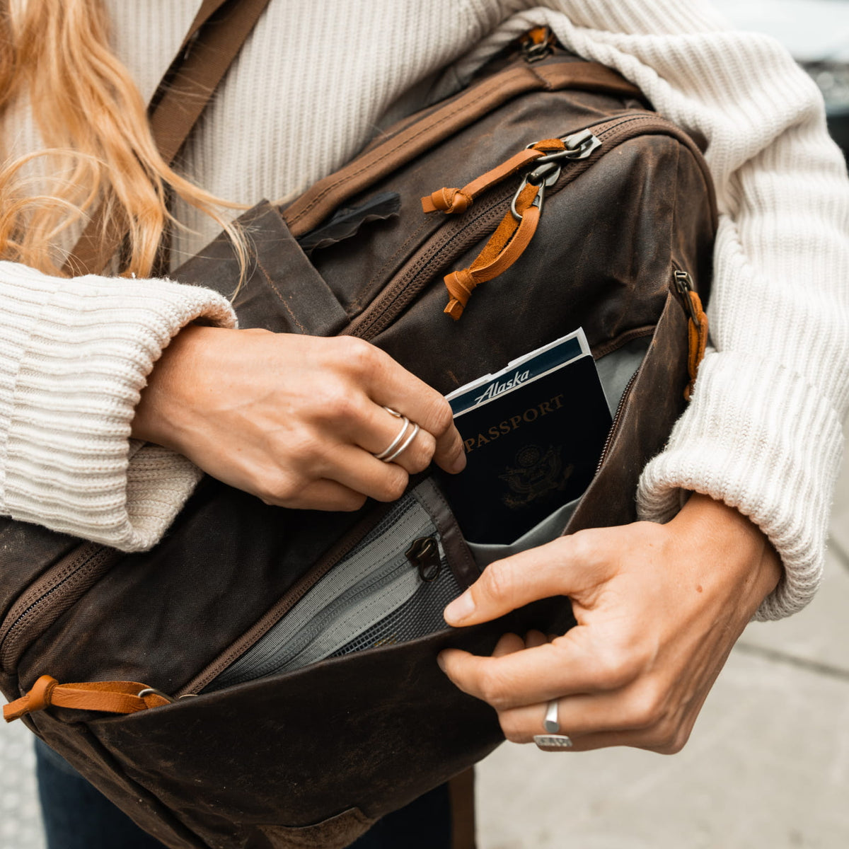 CIVIC Travel Bag 20L in Waxed Canvas - Waxed Tan - Passport Access CIVIC Travel Bag 20L in Waxed Canvas - Waxed Tan - Passport Access [13019cc-WTN