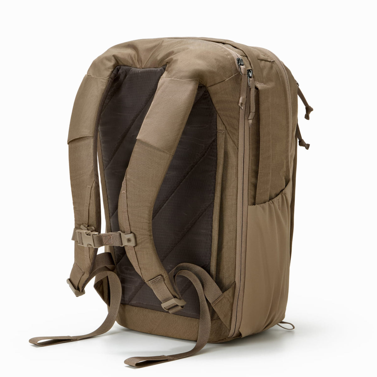 CIVIC Travel Bag 26L in Fossil Brown - breathable back panel CIVIC Travel Bag 26L in Fossil Brown - breathable back panel [13012c-FBN
