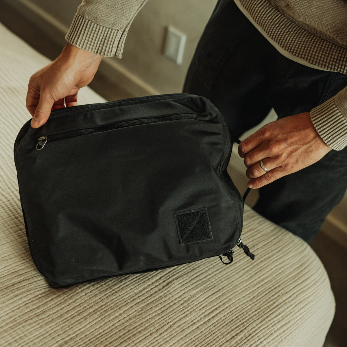 Transit Packing Cube 10L in Black - grab handle Transit Packing Cube 10L in Black - grab handle [13021a-BLK