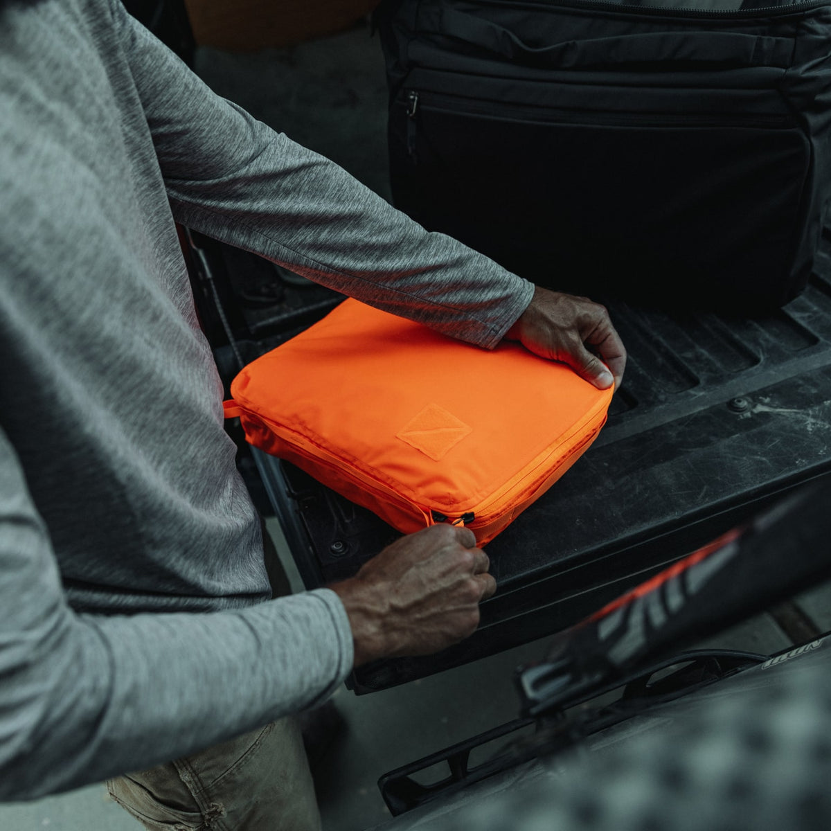 Transit Packing Cube 10L in Hot Orange - zipped close Transit Packing Cube 10L in Hot Orange - zipped close [13021a-HTO