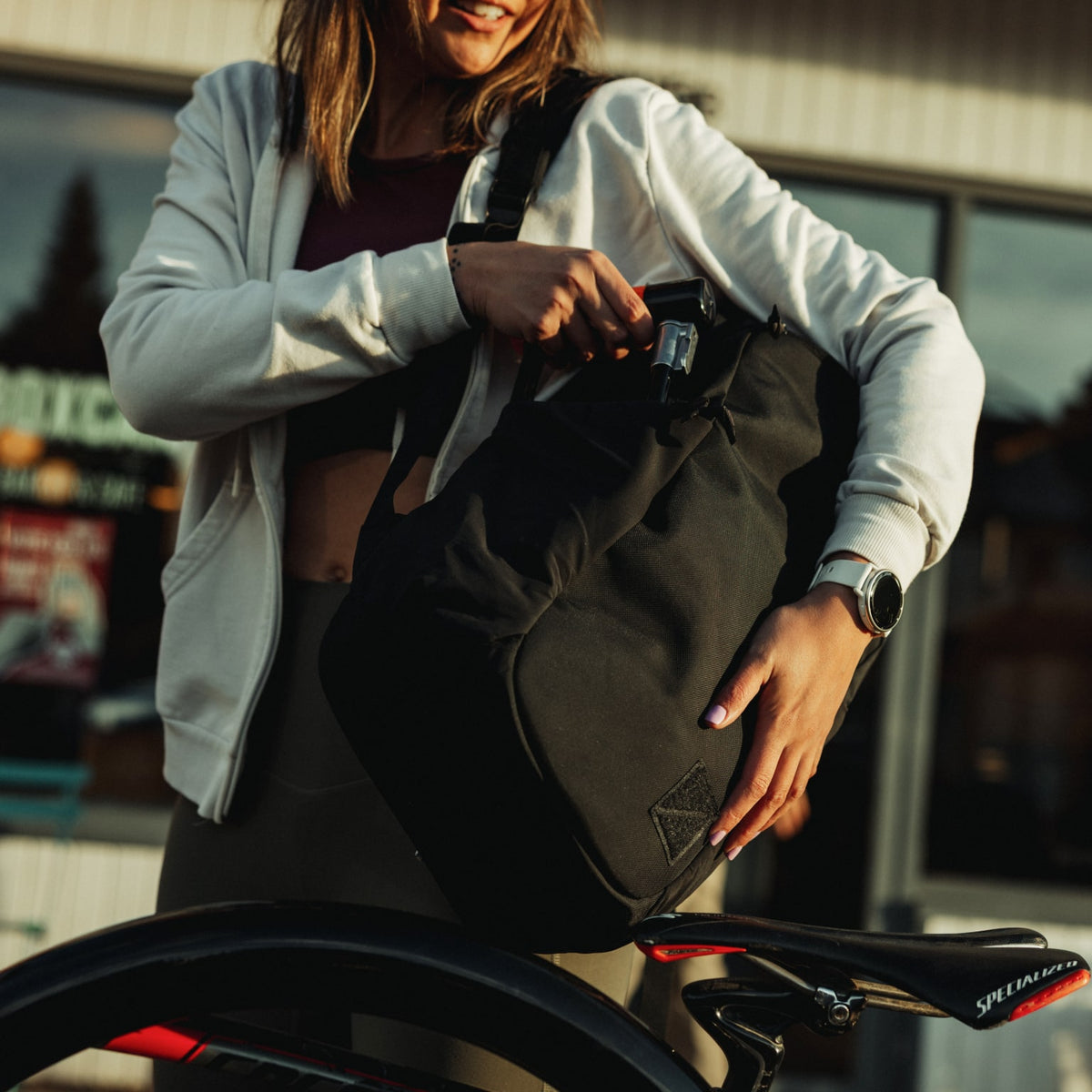 CIVIC Half Zip 22l in Solution Dyed Black - side access of bike lock [13003d-SBK]