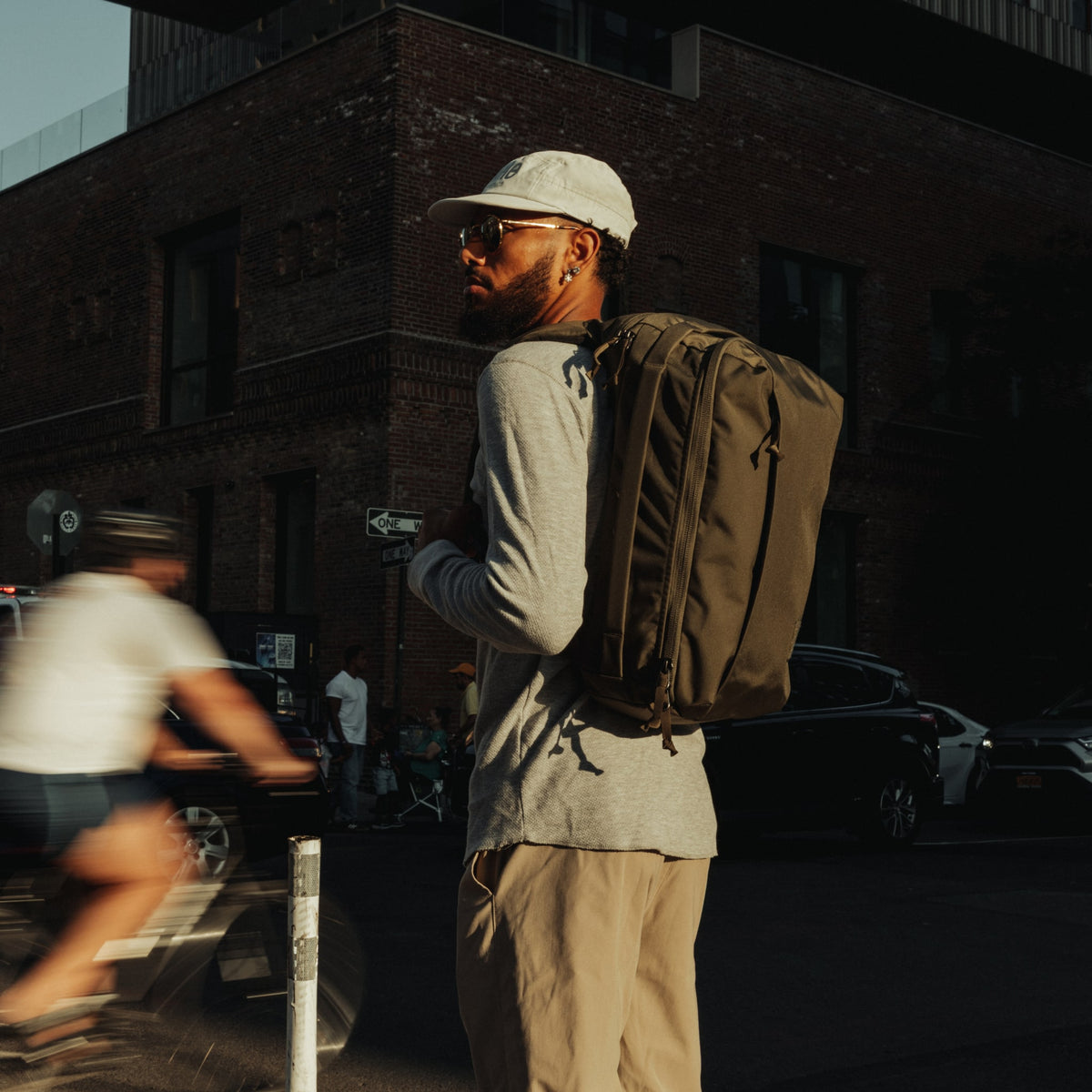 CIVIC Panel Loader 24L CPL24 in OD Green - walking in NYC  [13001c-ODG]