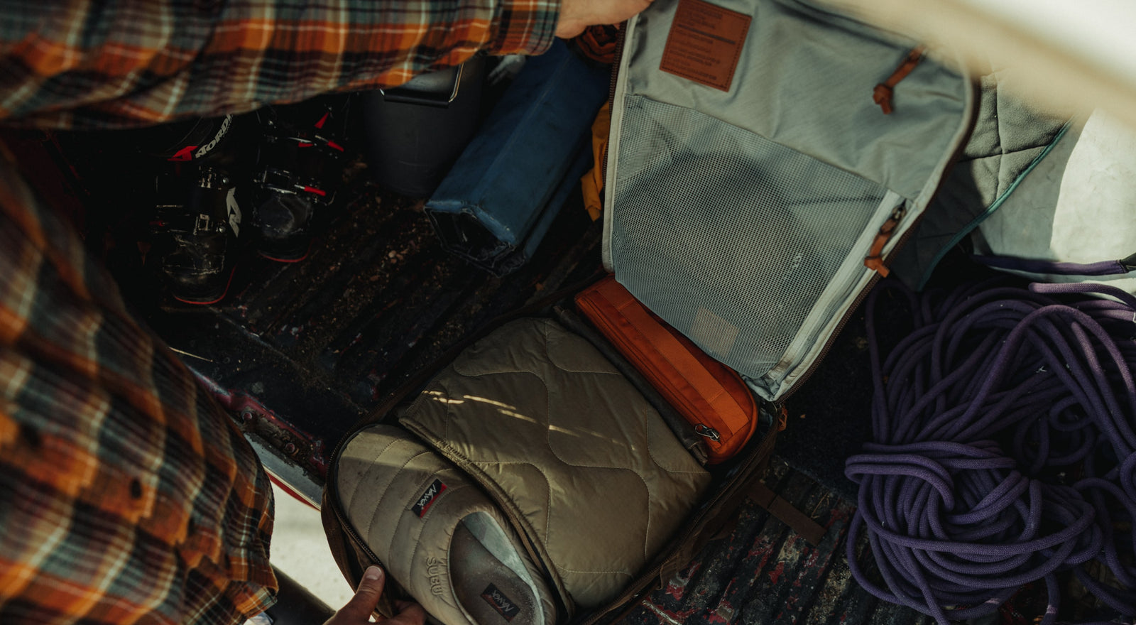 CIVIC Travel Bag in Waxed Canvas - standard gray interior lining