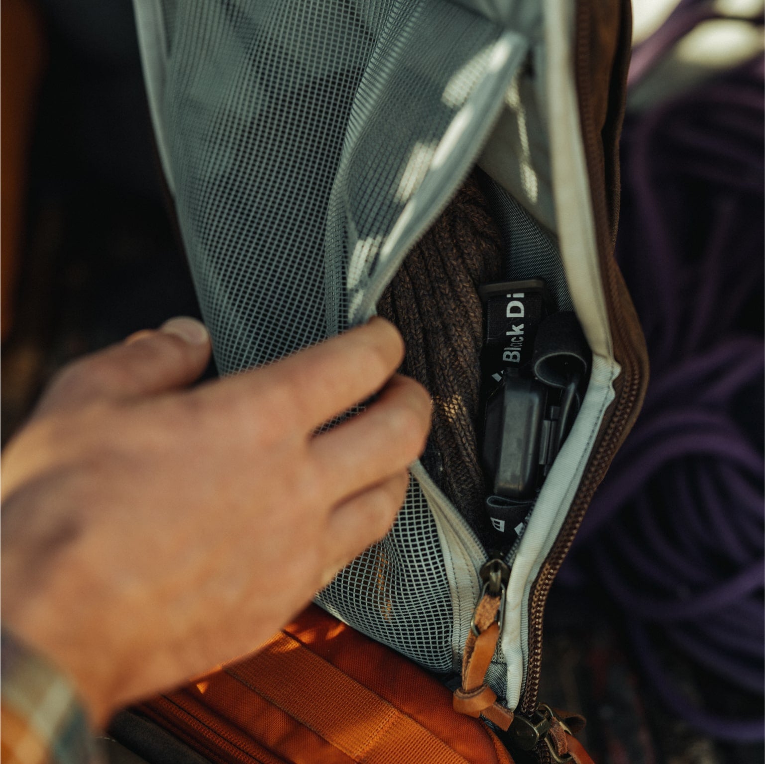CIVIC Travel Bag 26L in Waxed Canvas - Waxed Tan - internal mesh pocket [13012cc-WTN]
