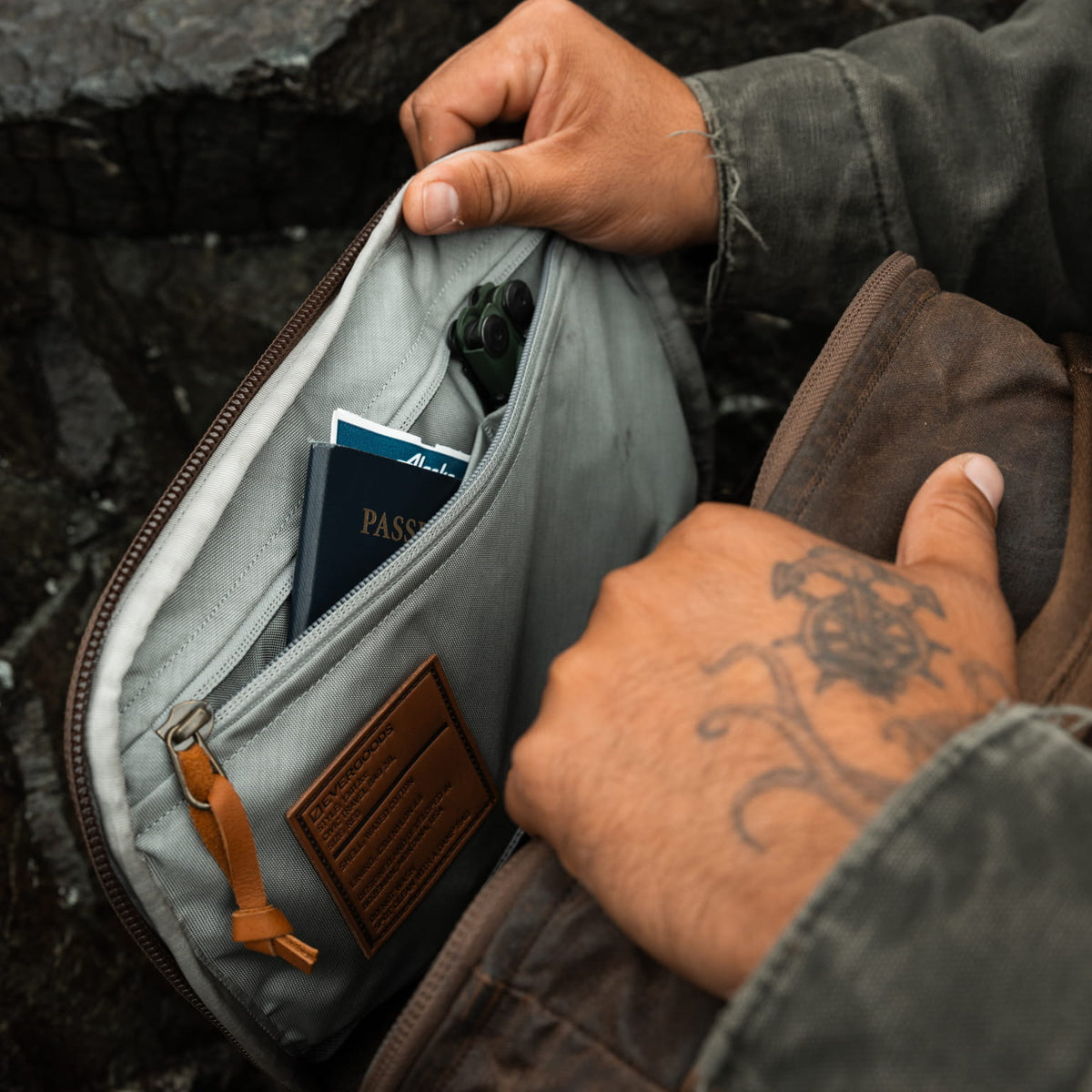 CIVIC Travel Bag 26L in Waxed Tan Canvas - Security Pocket [13012cc-WTN]