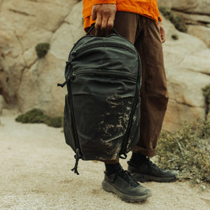 MOUNTAIN Panel Loader 22L - Solution Dyed Black - durable textile
