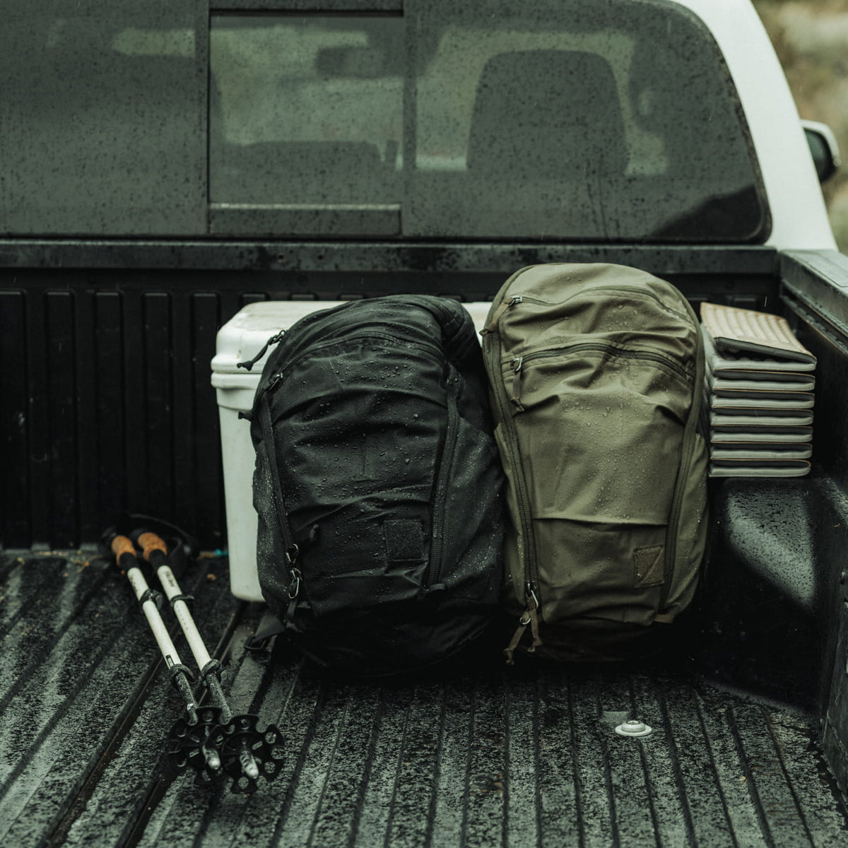 MOUNTAIN Panel Loader 22L - Solution Dyed Black - weather-resistant bag  [11004d-SBK]