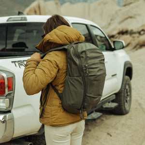 MOUNTAIN Panel Loader 22L - OD Green getting ready for hiking [11004d-ODG]