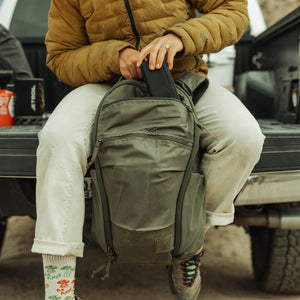 MOUNTAIN Panel Loader 22L - OD Green - top lid pocket