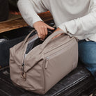 Transit Duffel 25L in Fossil Brown - top opening man Transit Duffel 25L in Fossil Brown - top opening man [13023d-FBN