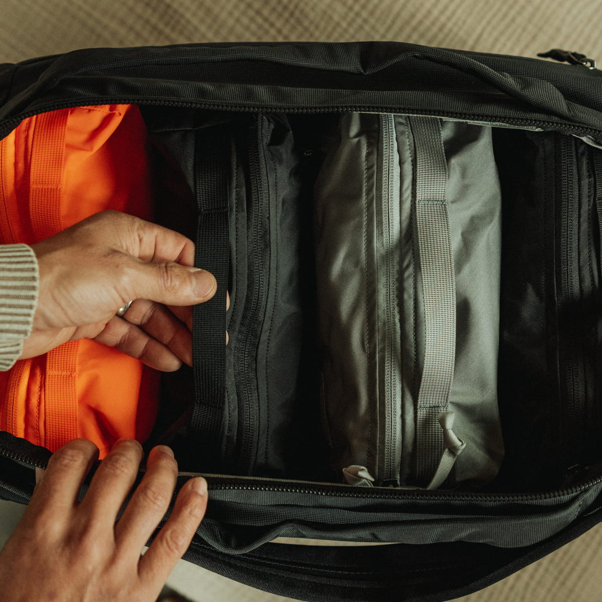 Transit Duffel 35L with Transit Packing Cube 10L overhead [13014d-SBK]