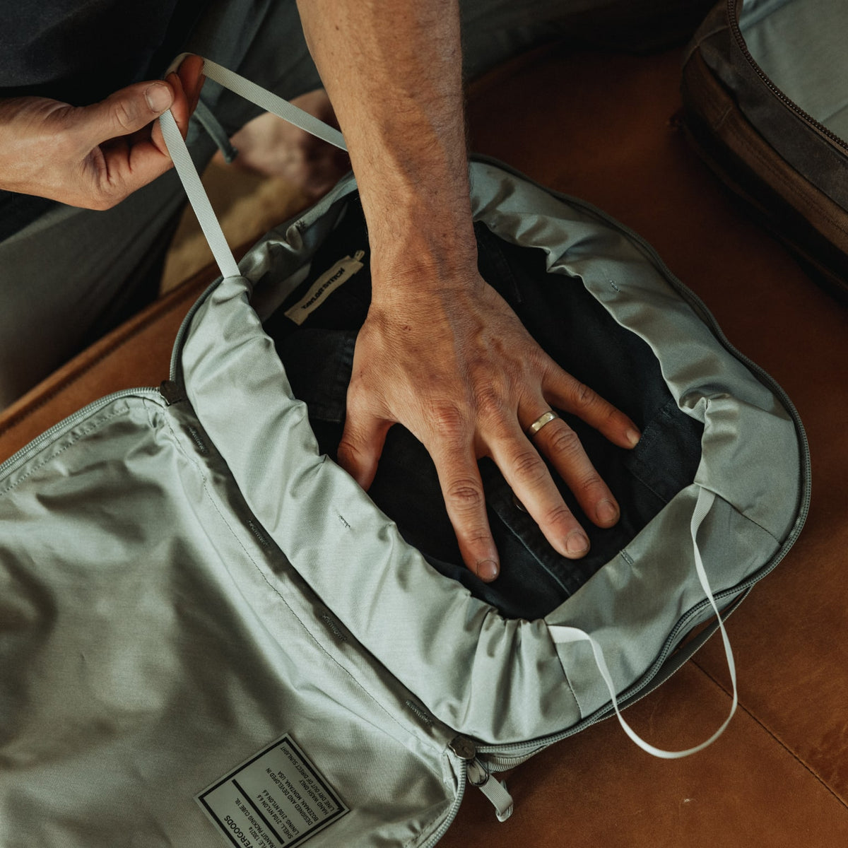 Transit Packing Cube 10L in Standard Gray - compression cinch cord [13021a-STG]