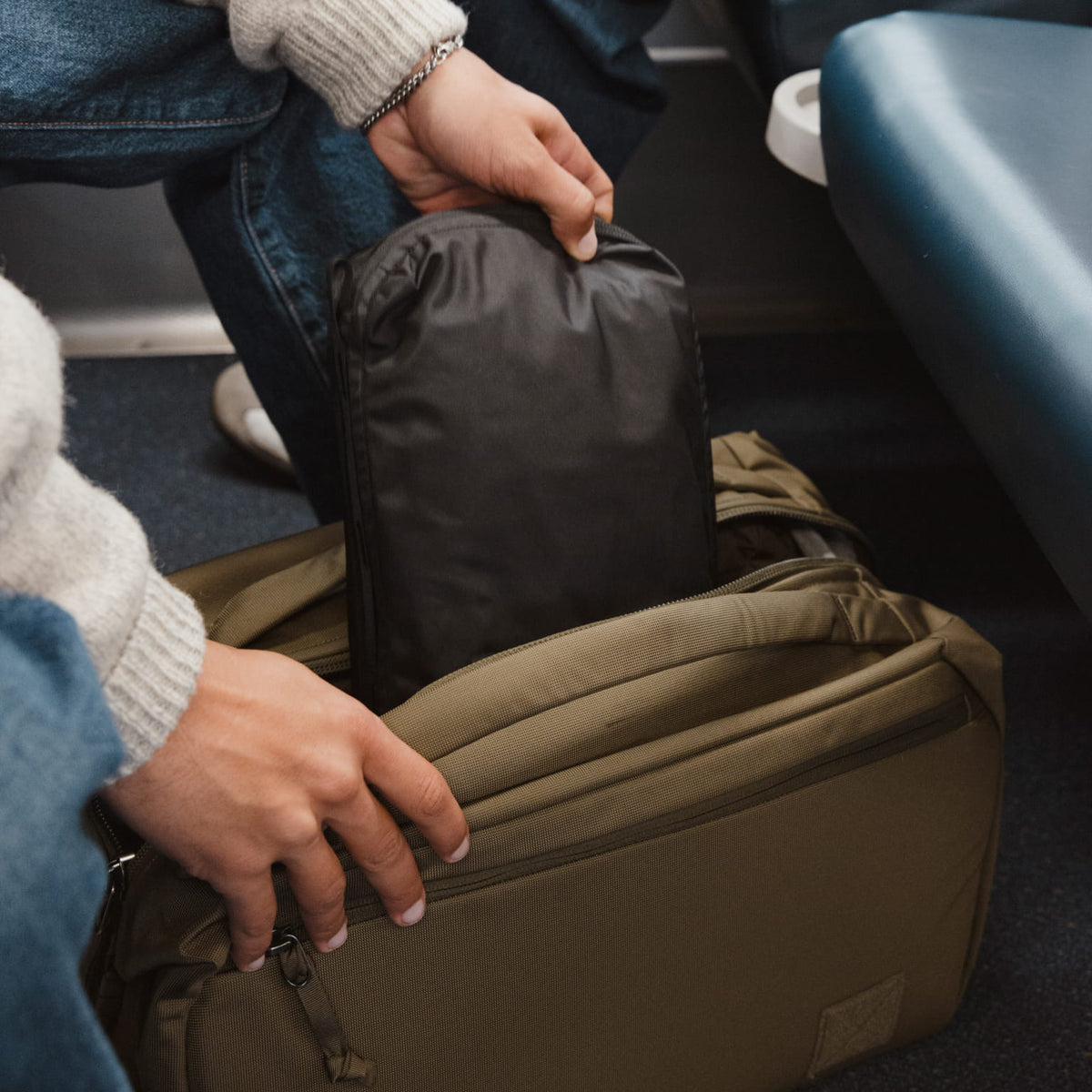Transit Packing Cube 4L in Black going into TD25 in OD Green [13026a-BLK]