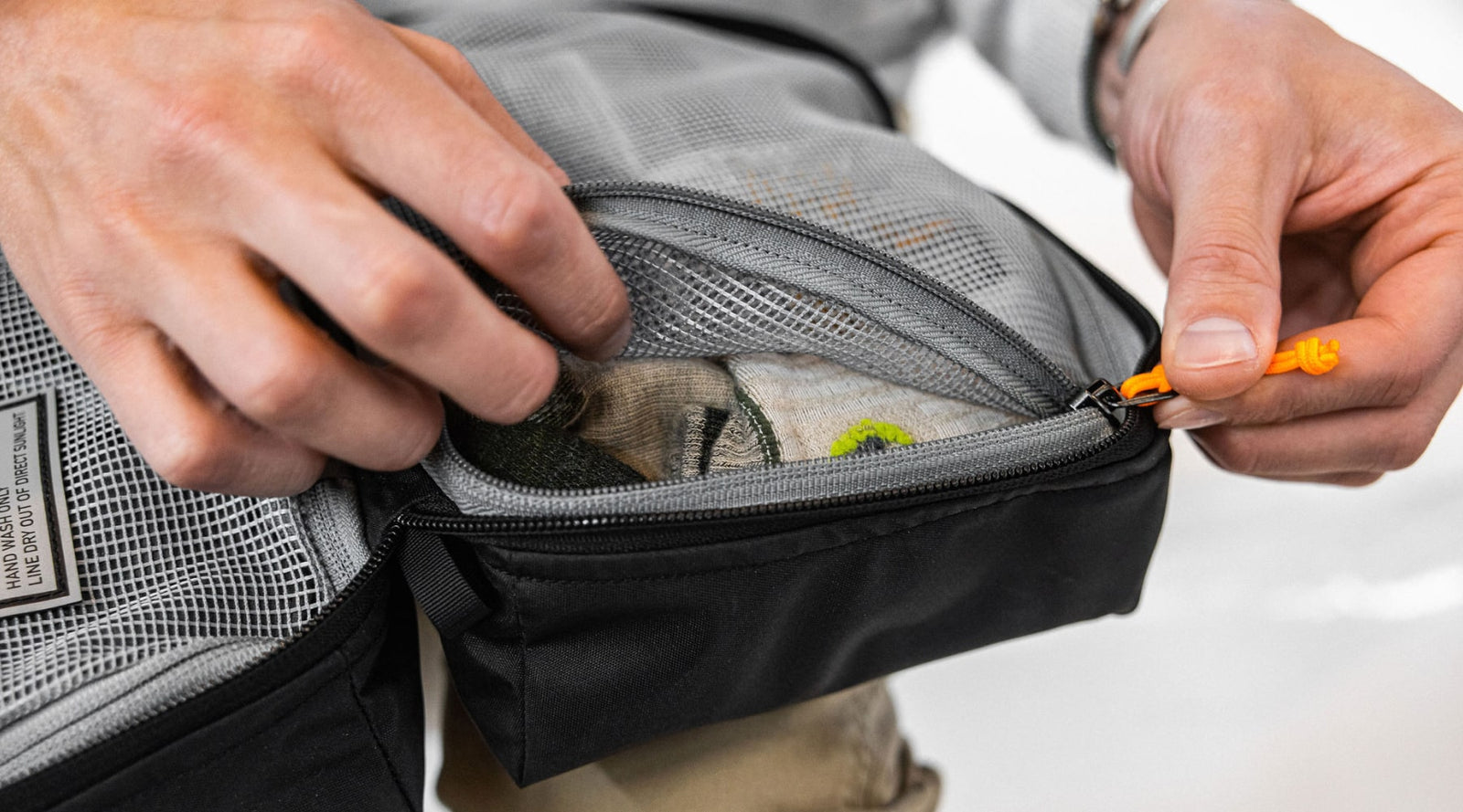 Transit Packing Cube has zippers that do not snag