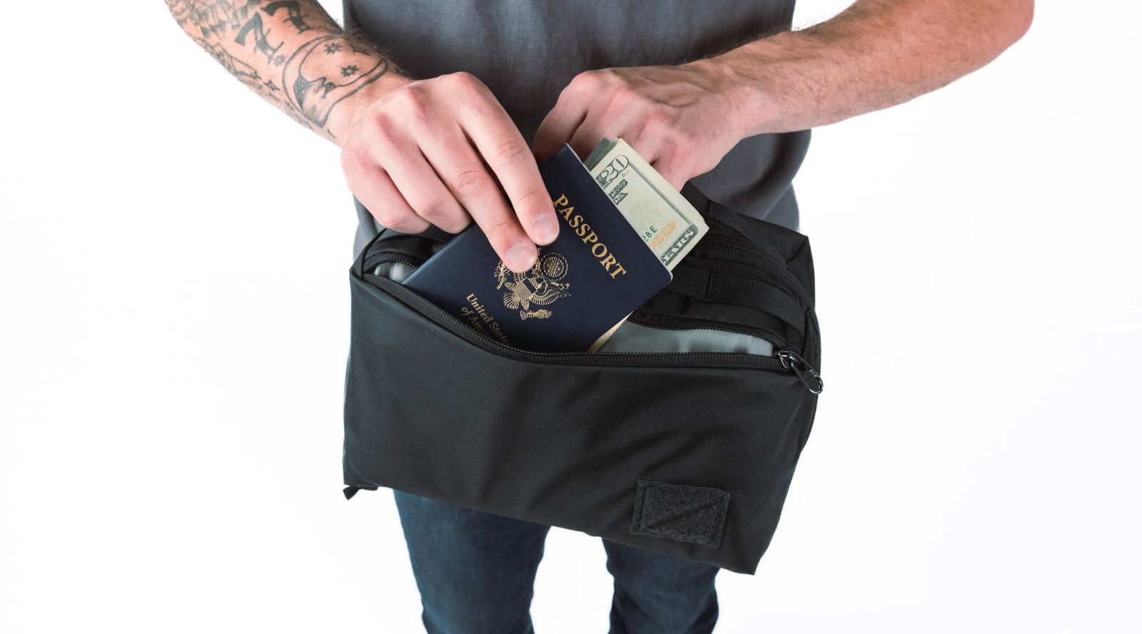 Transit Packing Cube 8L comes with a side accessory pocket