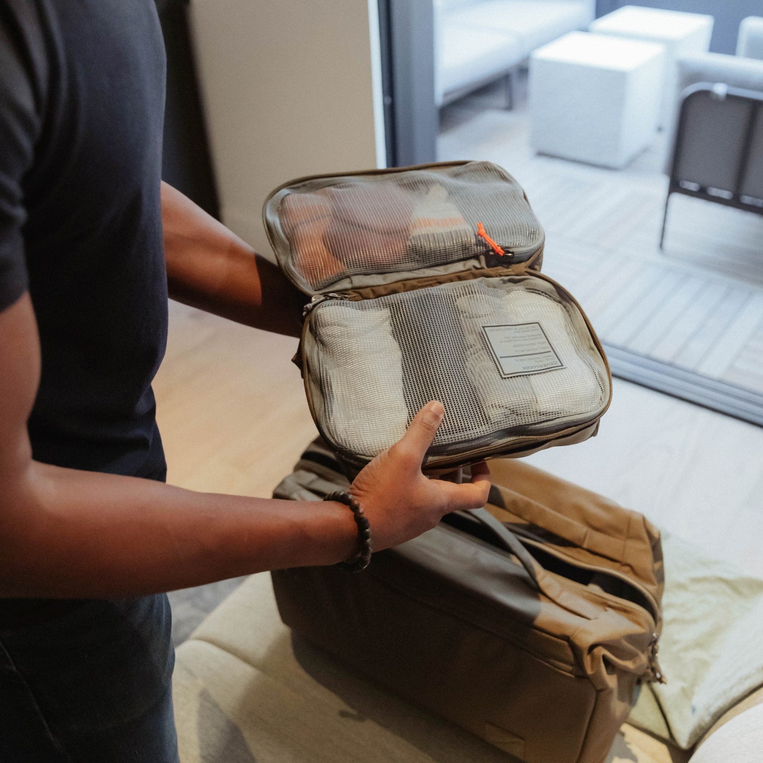 Transit Packing Cube 8L in Coyote Brown - clamshell opening